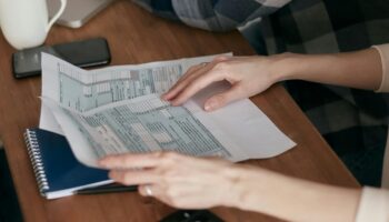 pexels-mikhail-nilov-6963865